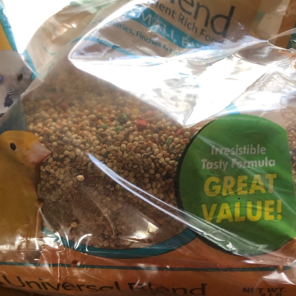 Universal Mixed Seed Blend for Small Pets - Yellow & Green Packaging